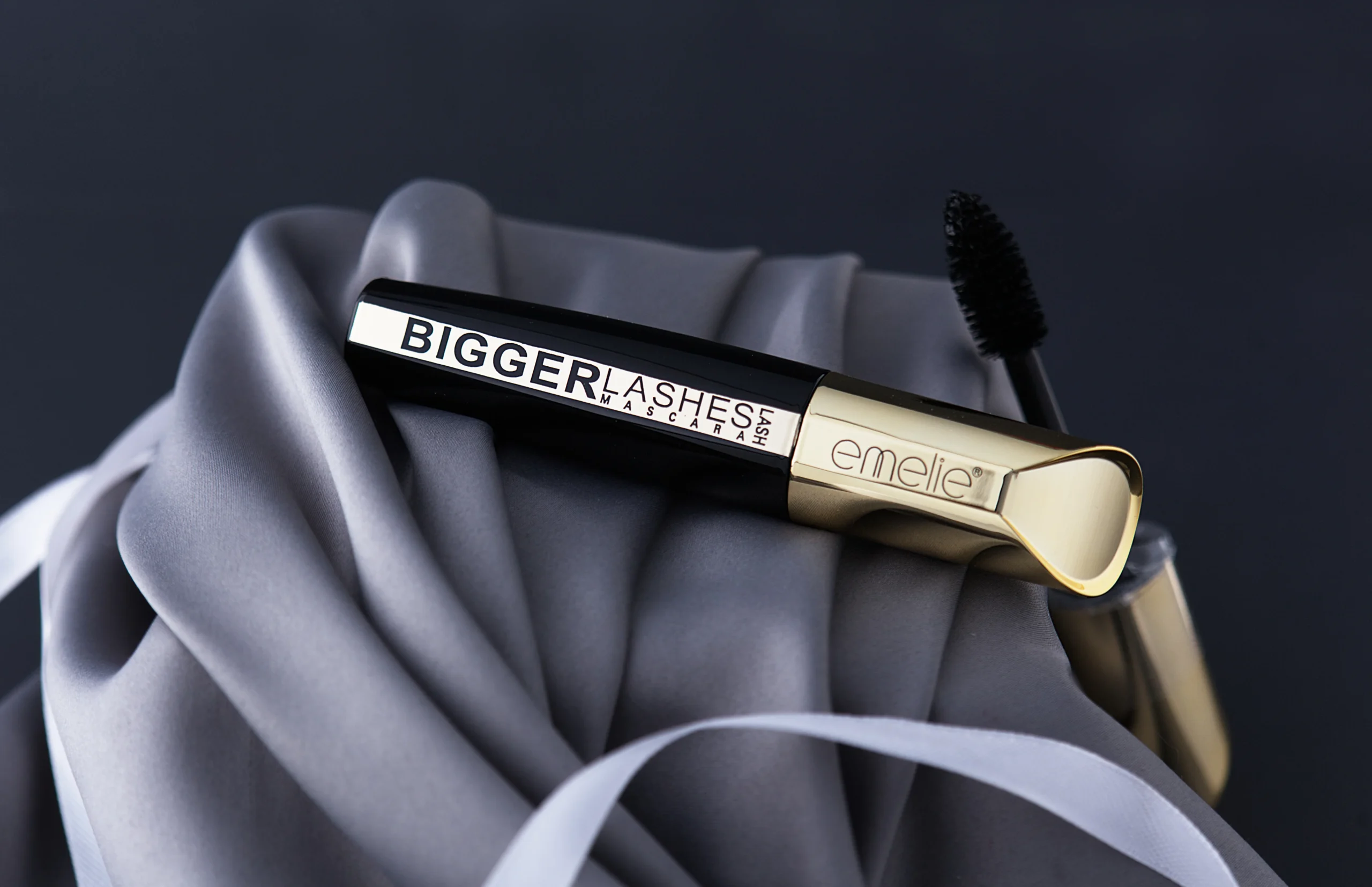 Emelie Bigger Lashes Mascara - Image 3